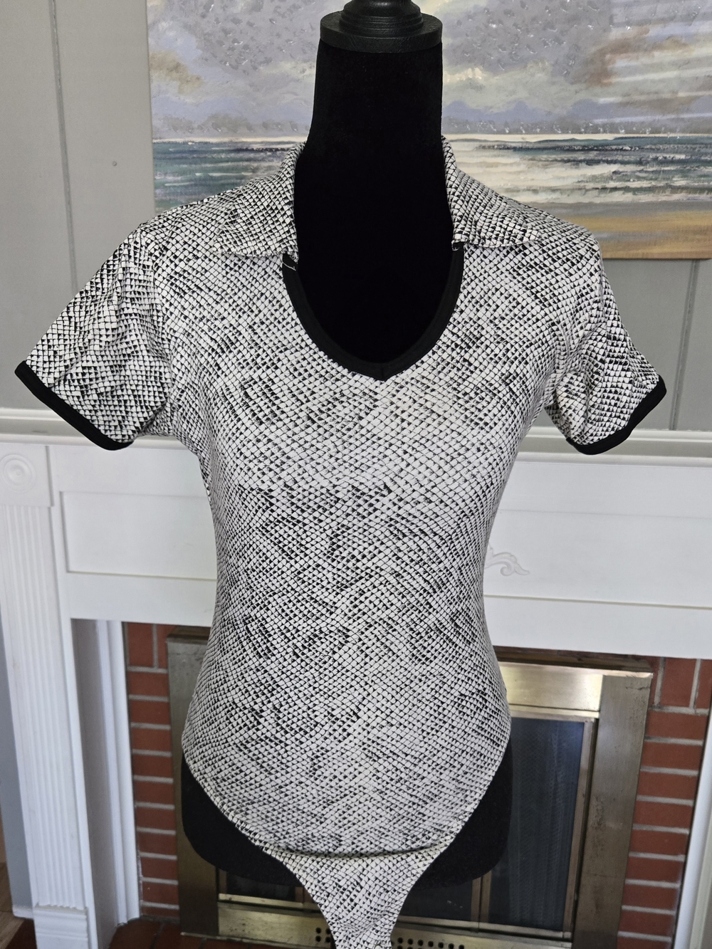 Women’s Black & White Patterned V-Neck Bodysuit